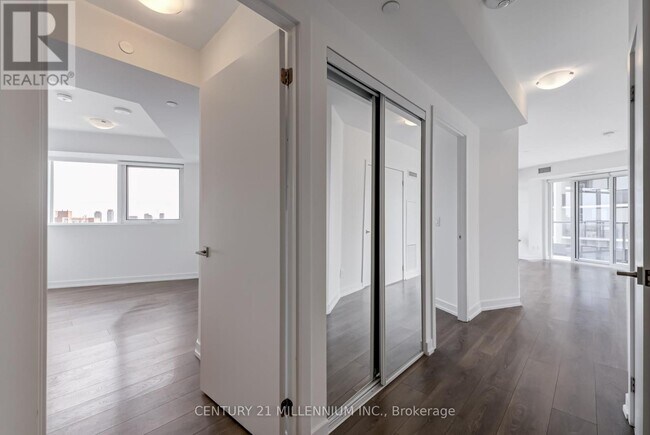 Photo du bâtiment - 159 Wellesley St E