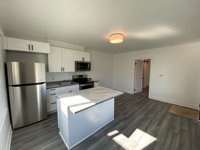 Building Photo - 1 Bed 1 Bath Duplex Everett