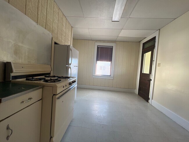 Building Photo - 401 Beverly Ave