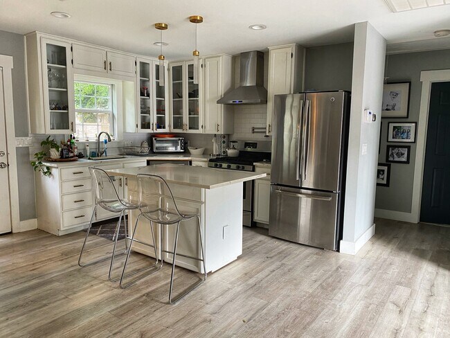 Building Photo - 2802 W 45th St