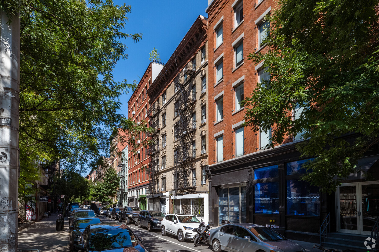 98-100 Thompson St - Manhattan NY - 98-100 Thompson St