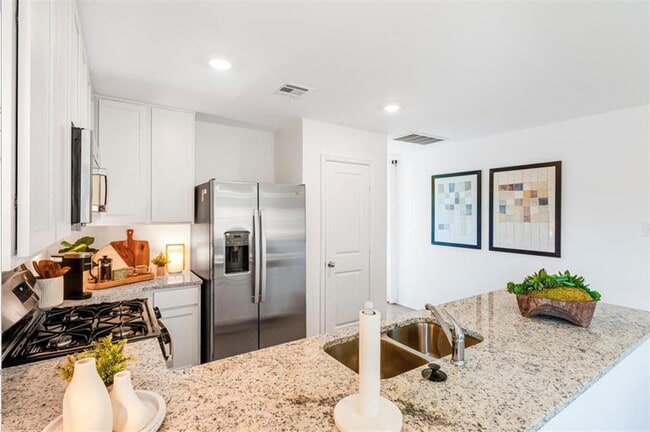 Foto del edificio - Brand New Home + Norman Schools + 3 bedrooms + All Applicances