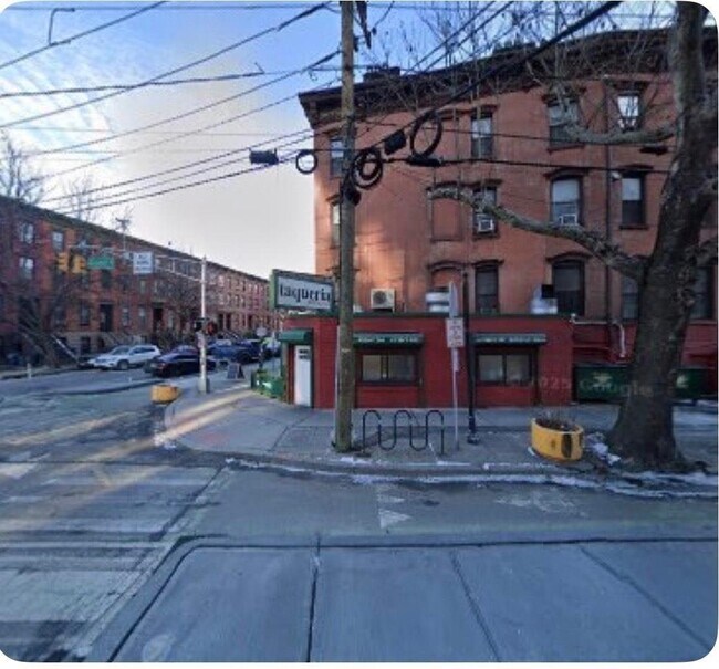 Foto del edificio - 236 Grove St