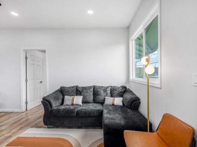 Building Photo - 1576 California Ave