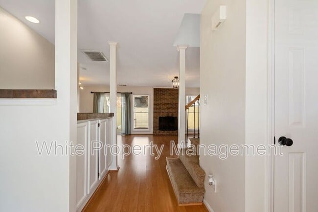 Building Photo - 9123 Kings Canyon Dr