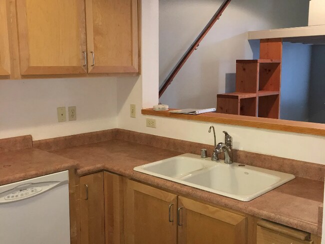 Foto del edificio - 1350 Yulupa Ave