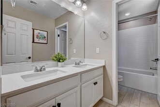 Building Photo - 372 Silva Pl