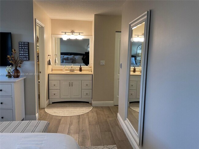 Foto del edificio - 4461 NW 99th Terrace