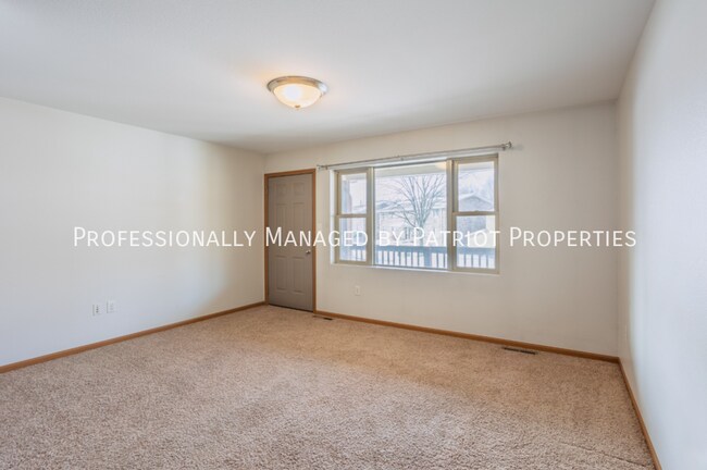 Building Photo - 823 Hawkeye Dr