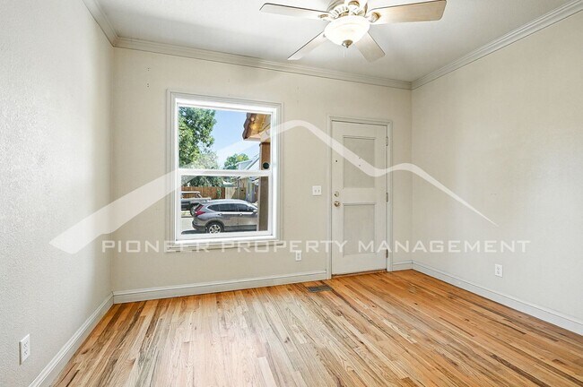 Building Photo - Cozy Half Duplex with Garage and Central A...