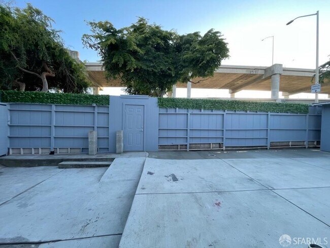 Foto del edificio - 766 Thornton Ave