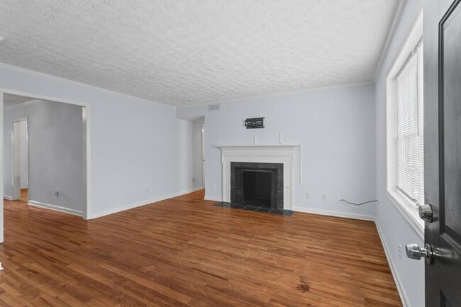 Foto del edificio - 335 Winding River Dr