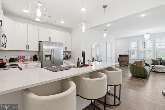 Foto del edificio - 2739 Pinebrook Rd