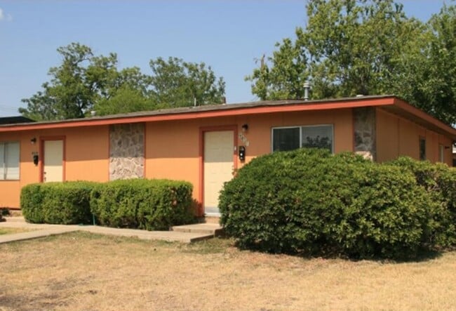 Building Photo - Brookview Duplex