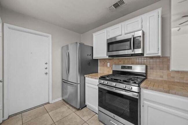 Foto del edificio - 4 Bedroom Single Family Home in Pflugerville