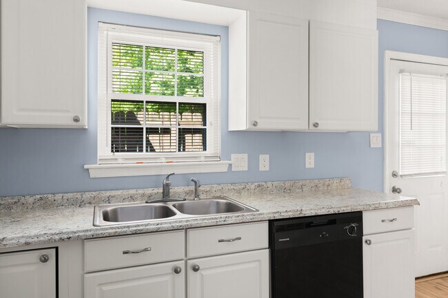 Foto del edificio - 1311 W Meadowview Rd