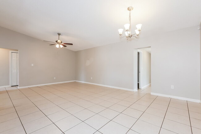 Building Photo - 3039 Annadale Cir