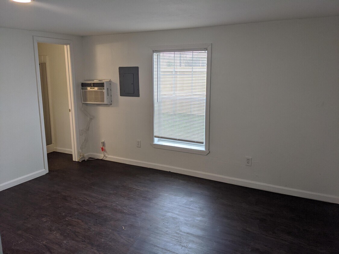 Foto del edificio - 3538 Burton Ave