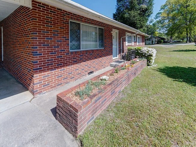 Building Photo - 3415 Rushing Rd