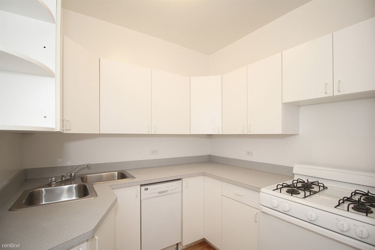 Foto principal - 2600 W Montrose Ave