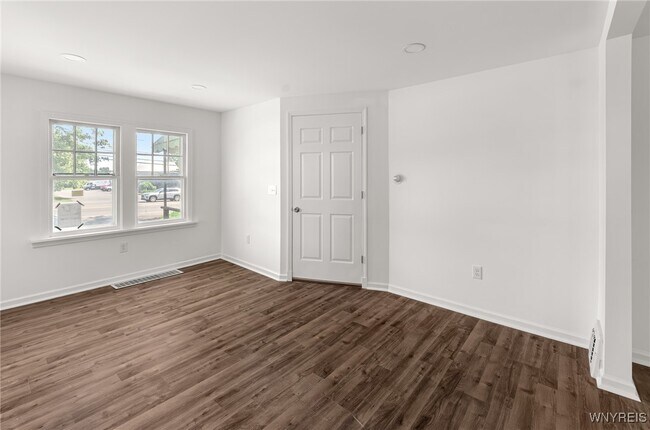 Foto del edificio - 8521 Sheridan Dr