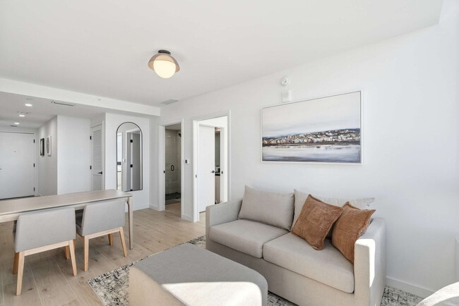 Building Photo - 225 N Miami Ave