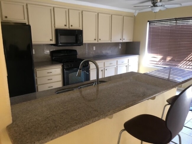 Foto del edificio - 4965 Parkgreen Cir