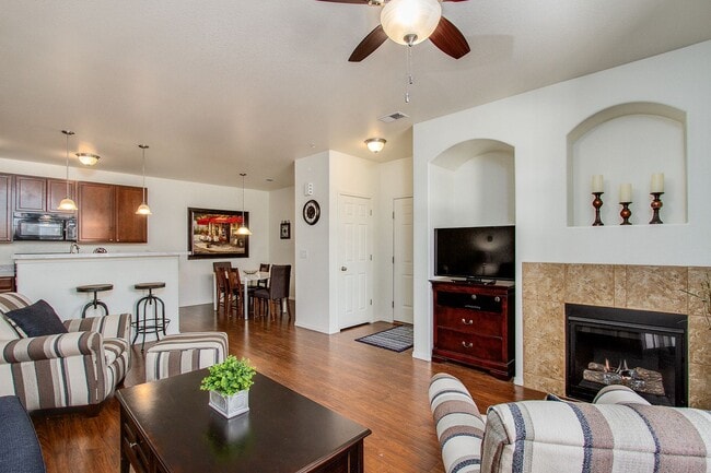 Building Photo - Stylish & Convenient Furnished Condo for Rent