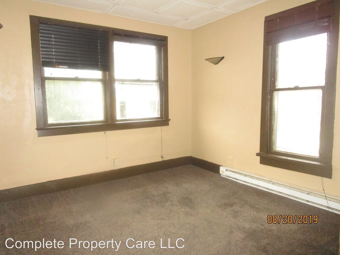 Building Photo - 706 E Jackson St