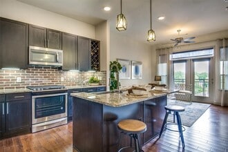 Building Photo - 4139 Bellaire Blvd