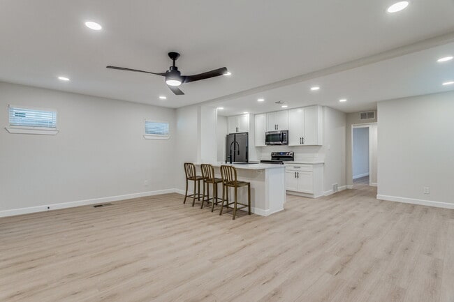 Photo - 2805 Sandage Ave Apartment