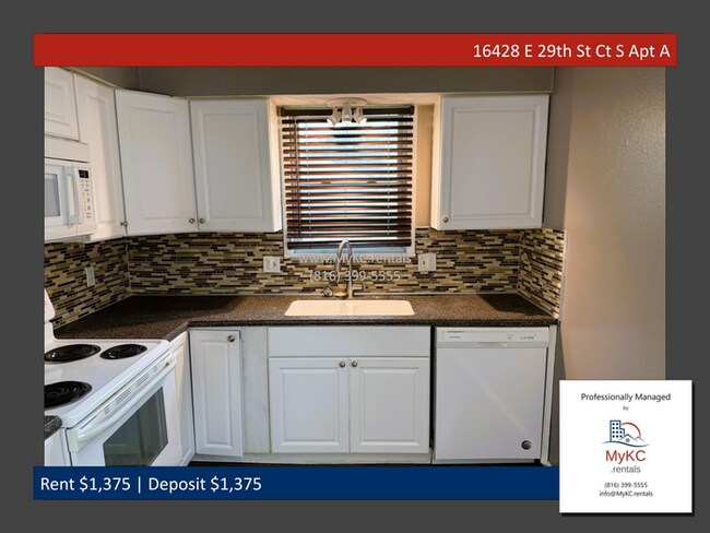 Building Photo - Spacious 2 Bed, 1.5 Bath Duplex - Recently...