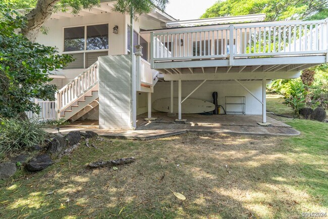 Building Photo - 1555 Kalaniiki St