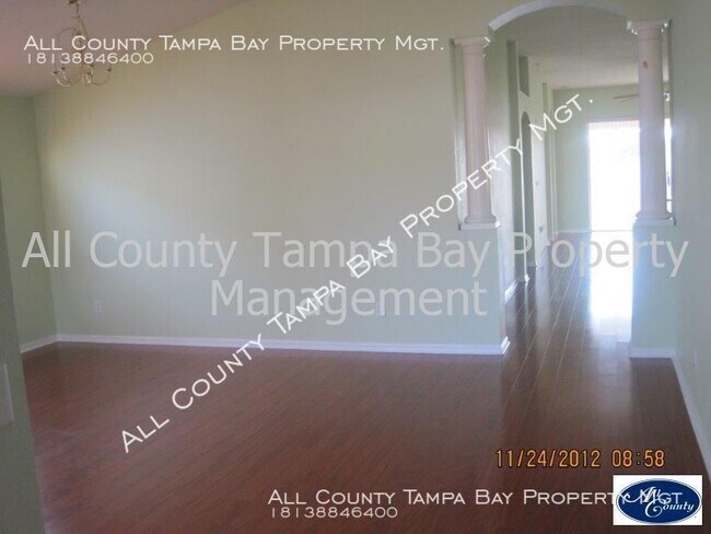 Building Photo - 4 Bedroom Executive Home