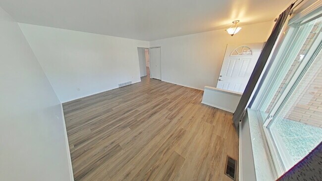 Building Photo - 13250 De Mott Dr