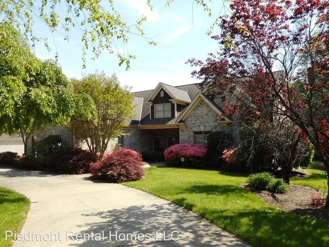 Building Photo - 3003 Starmount Farms Dr