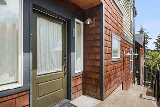 Building Photo - 211 26th Ave E