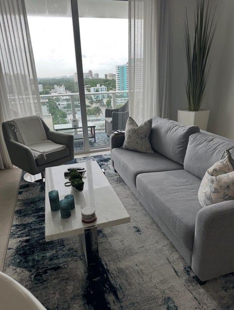 Foto del edificio - 401 N Birch Rd