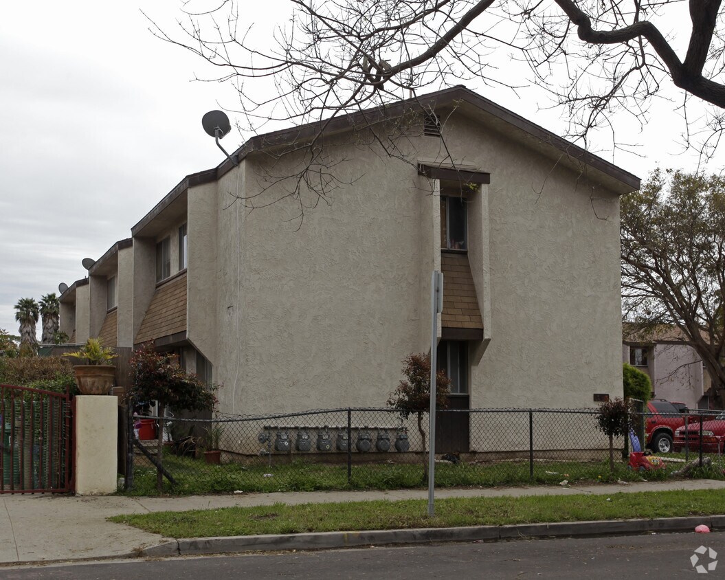 Building Photo - 1108 Cacique St