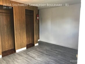 Building Photo - 10718 SW Sandalfoot Blvd