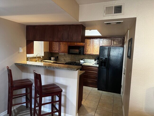 Building Photo - 2 bed 1 bath condo in Meridian Condominiums