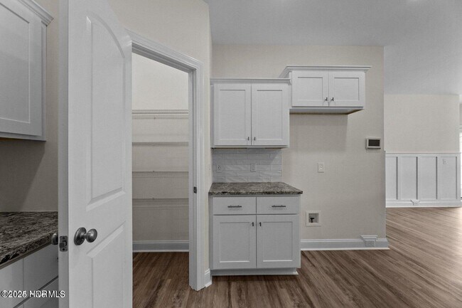 Building Photo - 4504 Laurel Rdg Dr