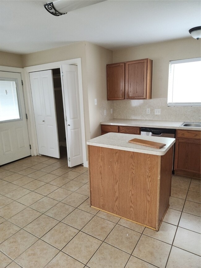 Building Photo - 819 Lightningbug Ln