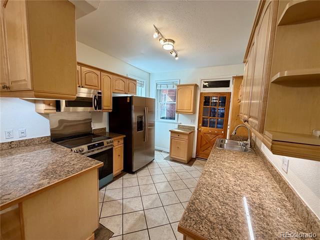 Building Photo - 2106 E 17th Ave