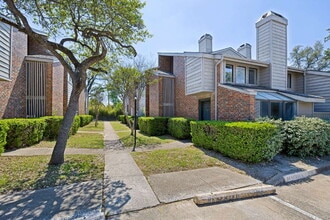 Building Photo - 9254 Forest Ln