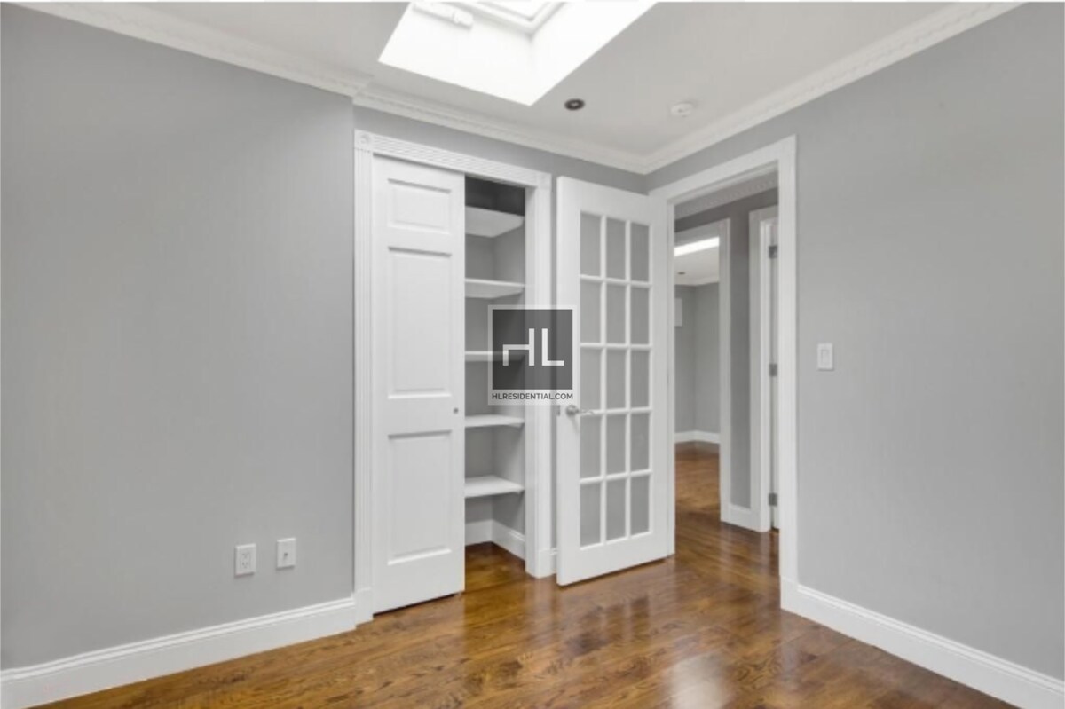 Foto del edificio - E 26TH ST.