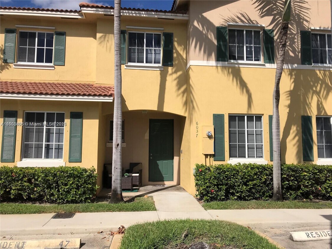 Foto principal - 6037 SW 19th St
