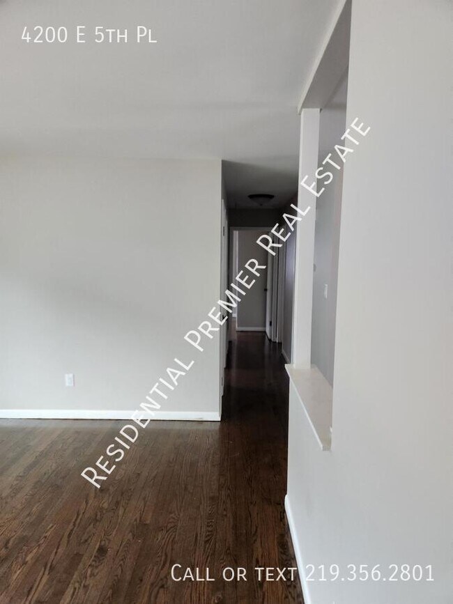 Building Photo - 4200 E 5th Pl