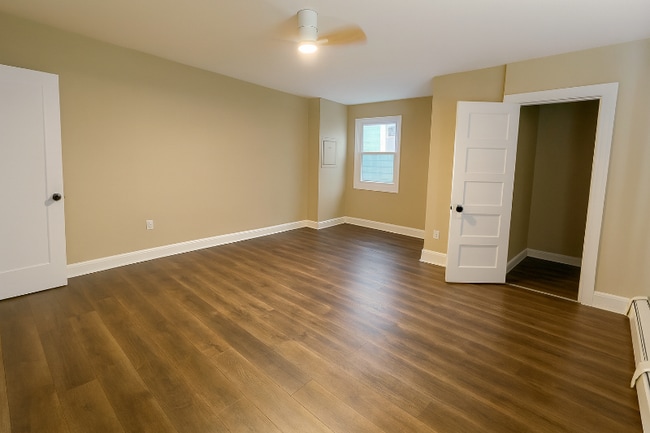 Foto del edificio - 466 S Main St