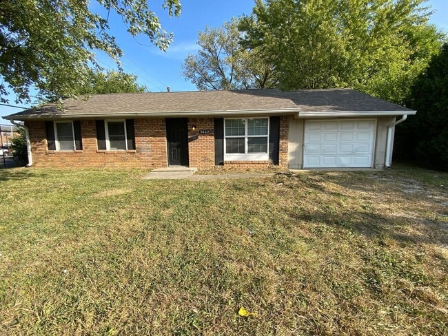 Building Photo - 3 bed 1 bath home located in Lawrence Town...